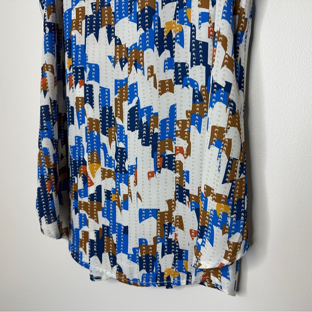 CAbi Jigsaw Top | Patterned Sleeveless Blouse | Blue, Brown, White Spring 6106 - Picture 12 of 13